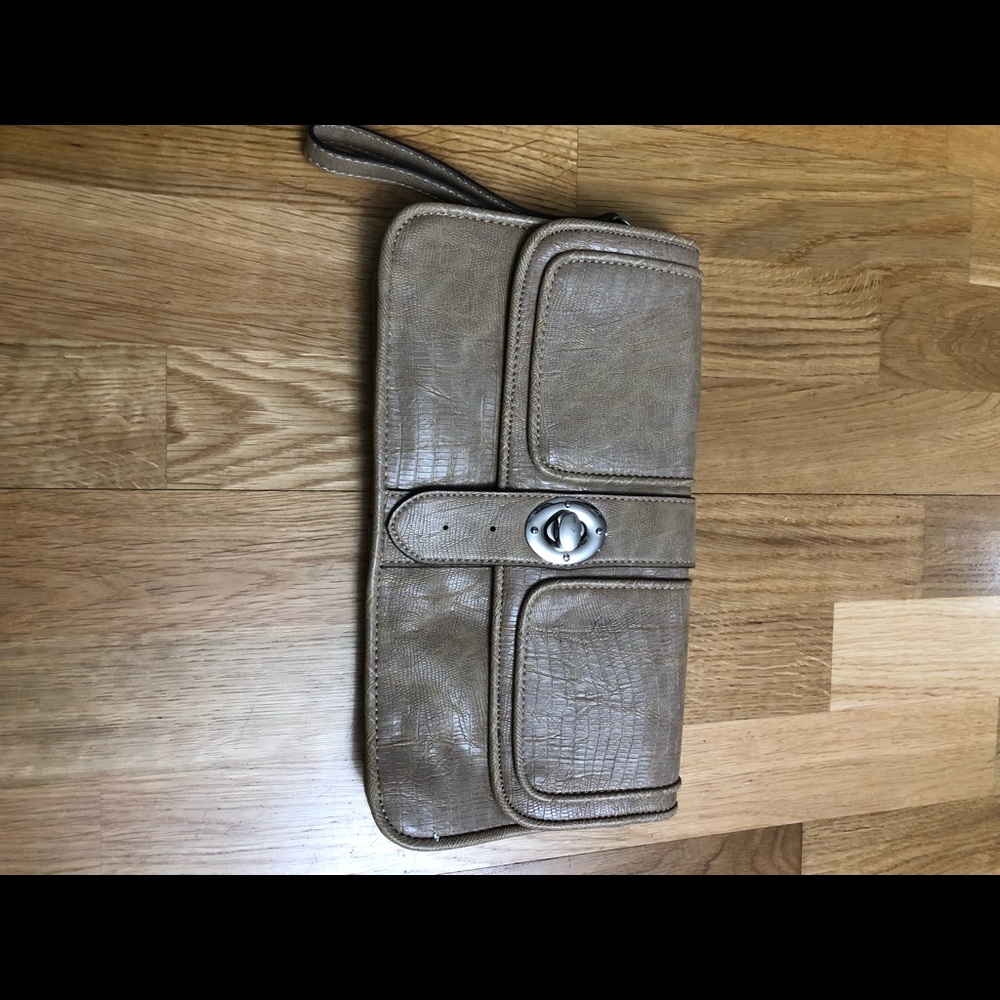 Cosmopolitan Tan leather Clutch/ Wristlet